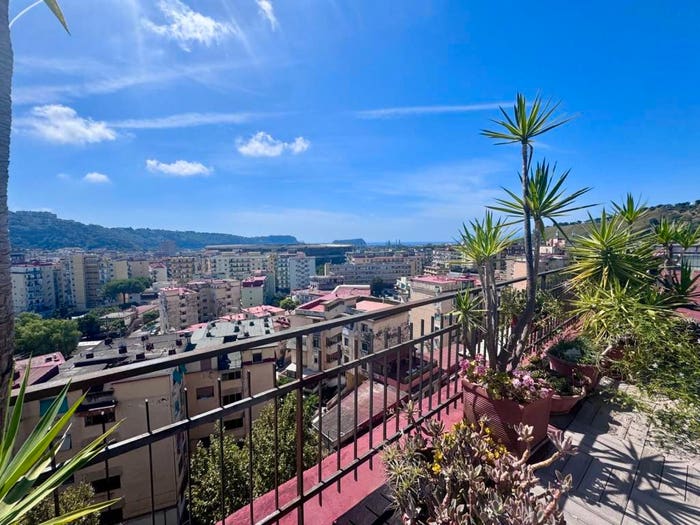 Appartamento trilocale in vendita in Via Terracina, Fuorigrotta, Napoli