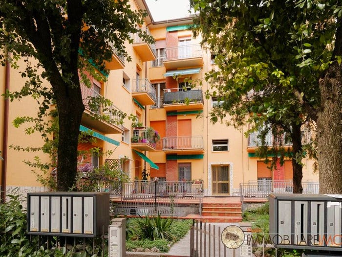 Appartamento trilocale in vendita in Via Leopardi, Colombarina, Imola