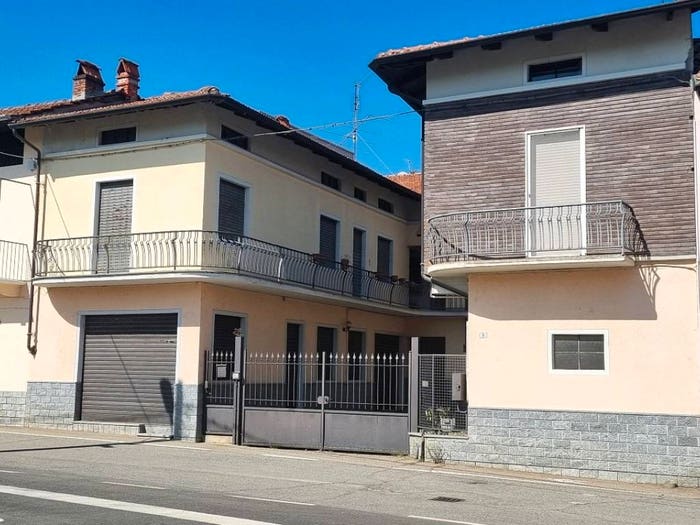 Casa con 5 locali in vendita in Via Circonvallazione Ovest, Lozzolo