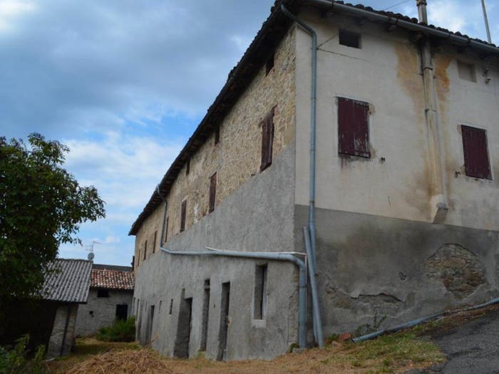 Casa con 6 locali in vendita in Via Savognatica, Carpineti