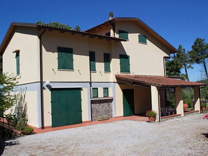 Casa con 6 locali in vendita in Via Per San Baronto SNC, San Baronto, Lamporecchio