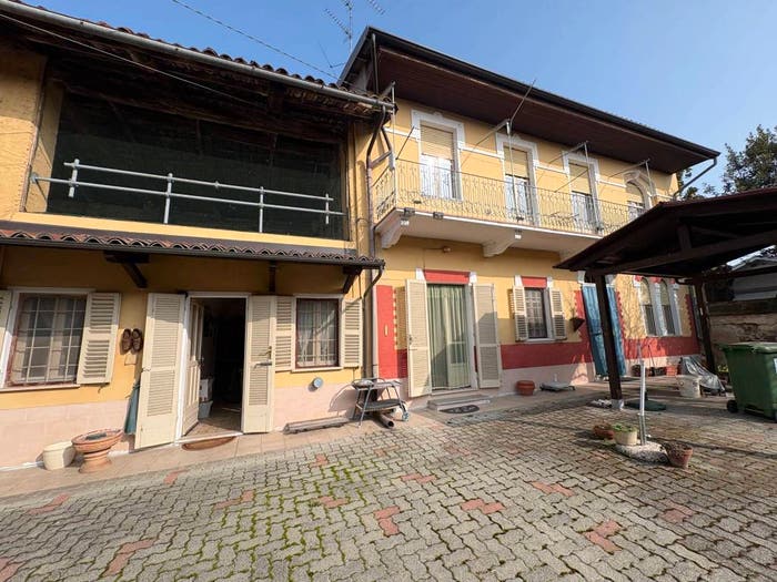 Casa con 6 locali in vendita in Via Ferrarini, San Genuario, Crescentino