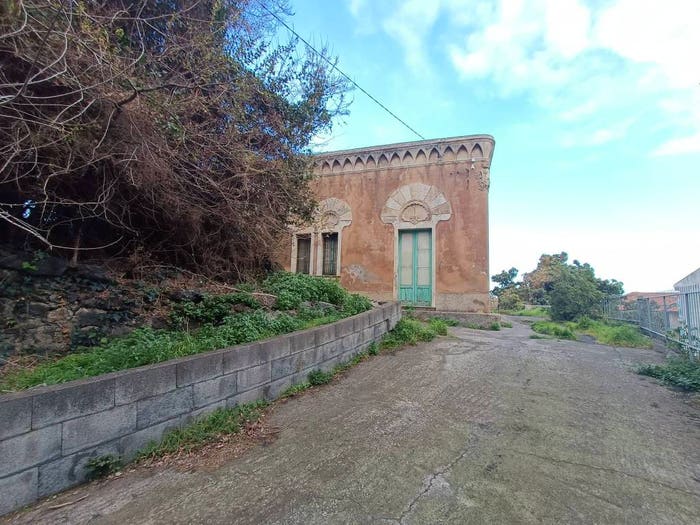 Casa con 6 locali in vendita in Via Badalà, Fiumefreddo di Sicilia