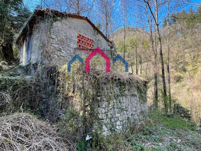 Casa trilocale in vendita in Fabbriche di Vergemoli