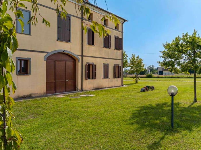 Casa con 6 locali in vendita in Rolo