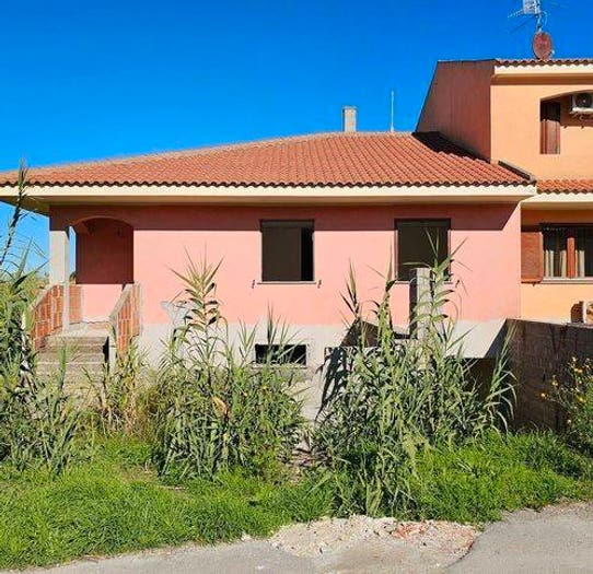 Casa con 6 locali in vendita in Via Sotgia, Usini