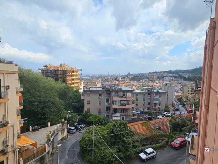 Appartamento quadrilocale in vendita in Salita Ogliastri, Giostra, Messina