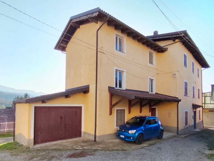 Casa con 6 locali in vendita in Centro, Bosio