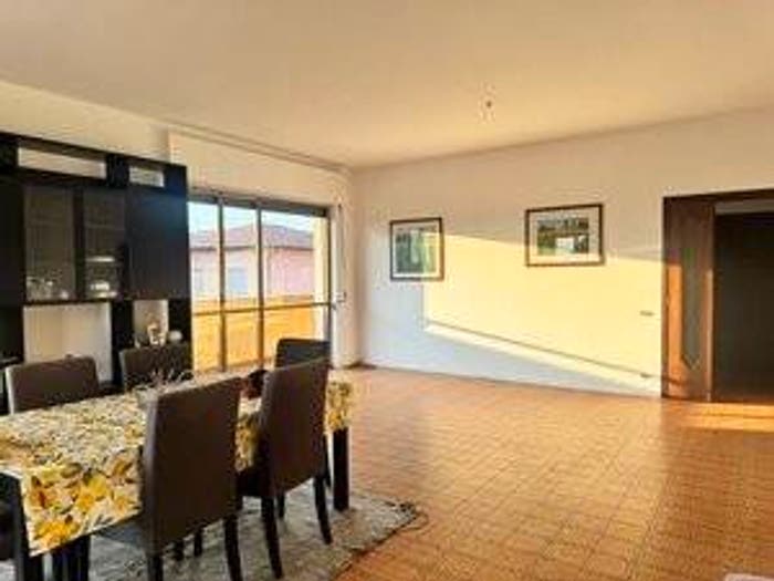 Appartamento trilocale in vendita in Viale Rimambranze, Centro, Gavirate