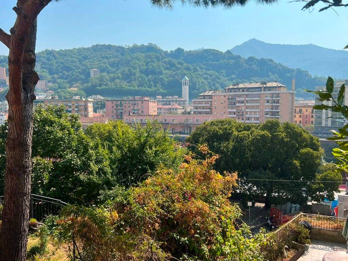 Appartamento quadrilocale in vendita in Via Antonietta Massuccone Mazzini, Bolzaneto, Genova