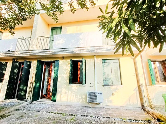 Casa con 6 locali in vendita in Via Angeli, Centro, Adria