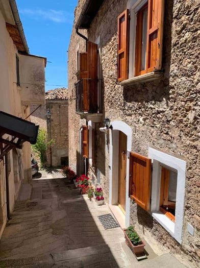 Casa trilocale in vendita in Via dante Alighieri, Villa Santa Lucia degli Abruzzi