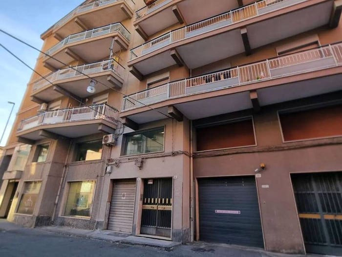 Appartamento con 5 locali in vendita in Via Madonna Del Riparo No Number, Bronte