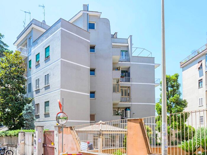 Casa bilocale in vendita in Via Livio Andronico, Balduina, Roma
