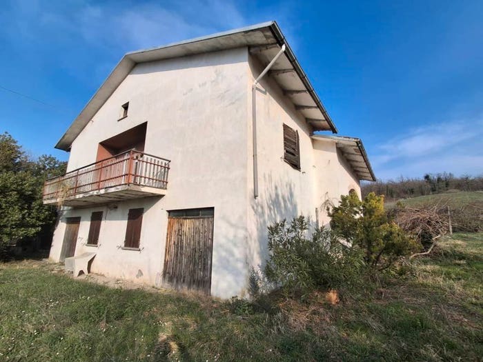 Casa con 6 locali in vendita in Via Poggio, Maiolo