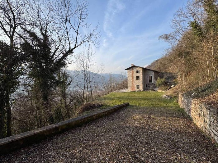 Casa con 6 locali in vendita in Via Bruno Dal Maso, Centro, Chiampo