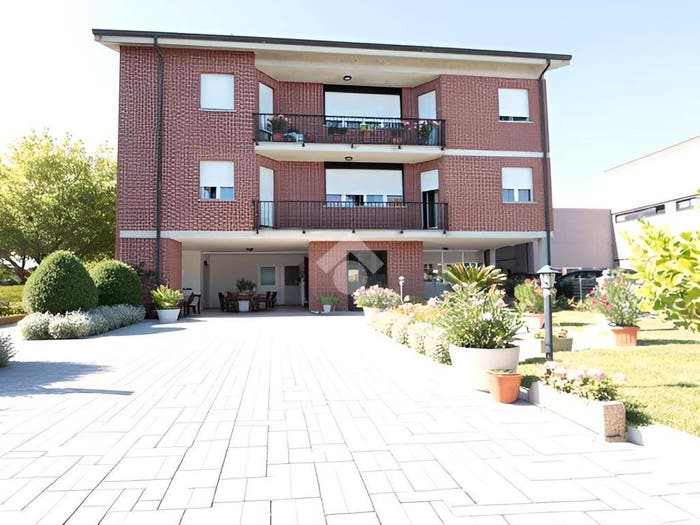 Casa con 6 locali in vendita in Via Luigi Einaudi, Cristo, Alessandria