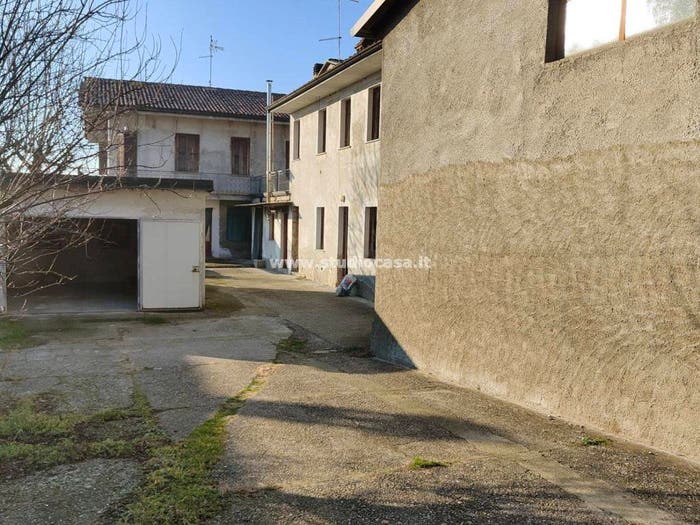 Casa con 6 locali in vendita in via venezia, Moscazzano