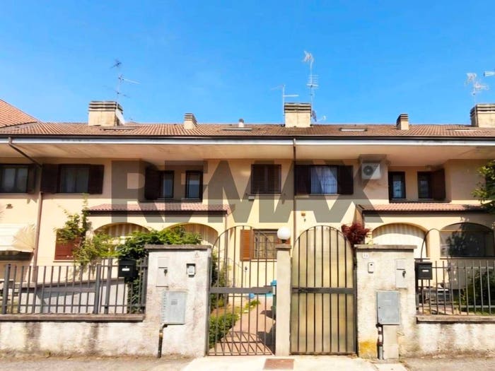 Casa quadrilocale in vendita in VIA ROMA, Triginto, Mediglia