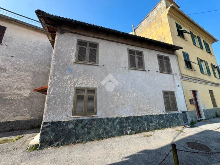 Appartamento quadrilocale in vendita in Via alle Scuole di Morego, Bolzaneto, Genova