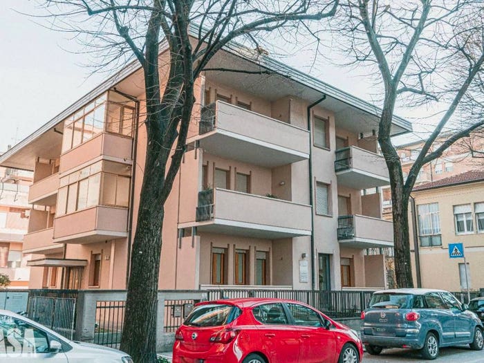 Appartamento con 6 locali in vendita in Via Felice Orsini, Centro Urbano, Cesena