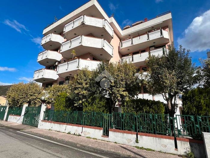 Appartamento quadrilocale in vendita in Via Dei Greci, Centro, Baronissi