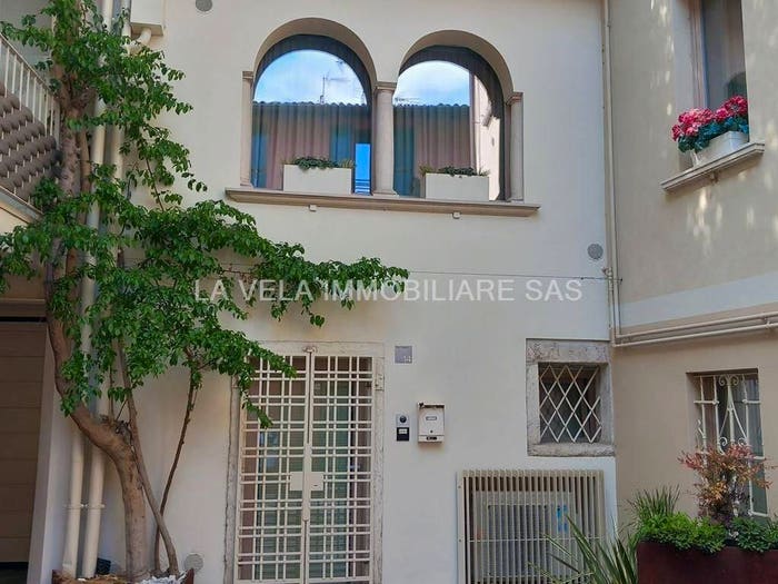 Appartamento trilocale in vendita in Centro Storico, Desenzano del Garda