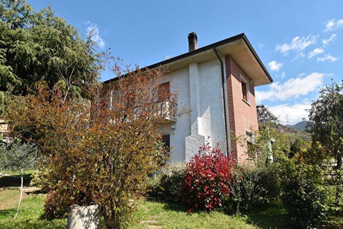 Casa con 9 locali in vendita in Via del Pigone m, Seravezza