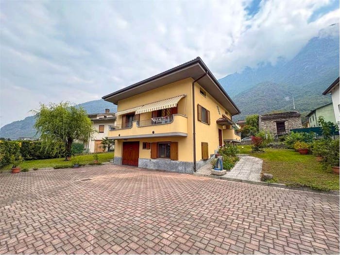 Casa con 6 locali in vendita in Via Spluga, San Cassiano, Prata Camportaccio