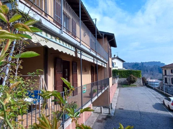 Appartamento quadrilocale in vendita in Via Giuseppe Garibaldi, Gemonio