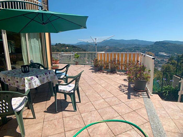 Casa trilocale in vendita in zona collinare, Camporosso