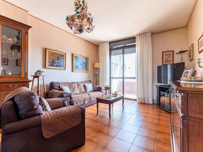 Appartamento quadrilocale in vendita in Via Busto Arsizio, Labaro, Roma