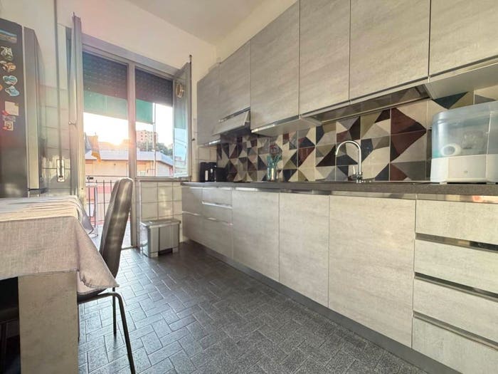 Appartamento trilocale in affitto in Via Gaetano Barbareschi, Dinegro, Genova