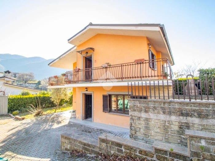 Appartamento trilocale in vendita in Via Forcella, Centro, Montasola