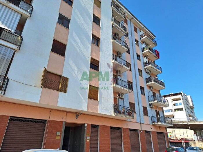 Appartamento con 6 locali in vendita in Piazza Bonaventura Zumbini, Centro, Cosenza