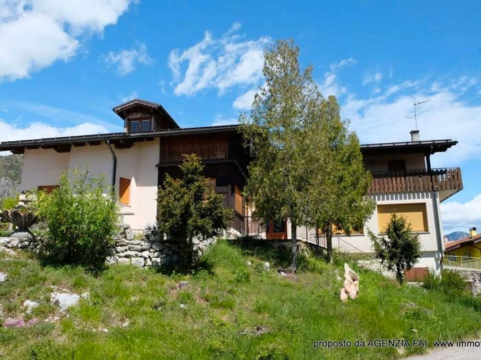Casa con 6 locali in vendita in Via Della Madonna Del Lavoro, Fai della Paganella