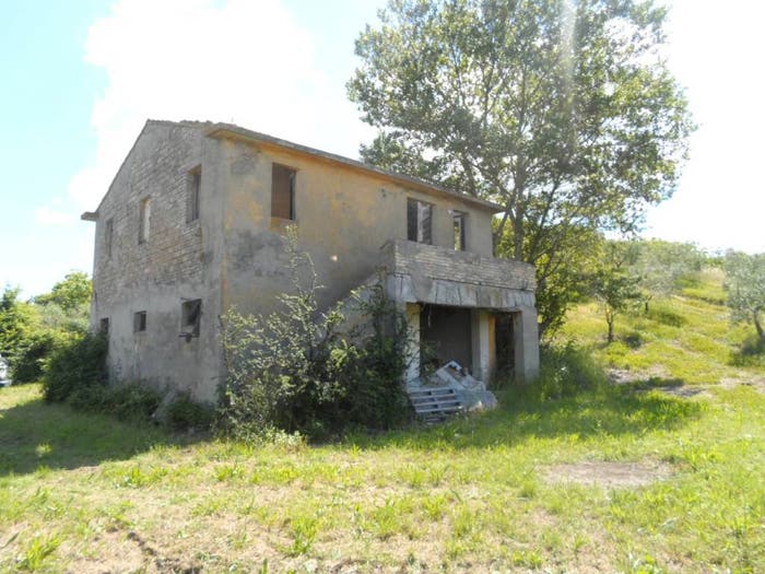 Casa con 5 locali in vendita in Via Menocchia, Carassai