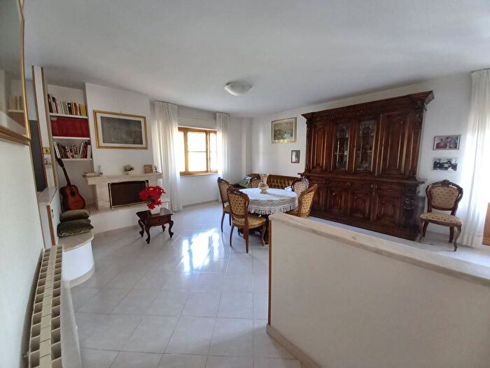 Appartamento quadrilocale in vendita in Centro, Paciano