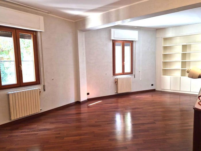 Appartamento con 6 locali in vendita in Via Carlo V, Centro Storico, Catanzaro