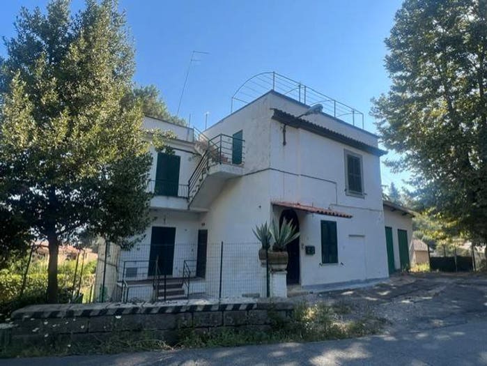 Casa con 6 locali in vendita in Via Settevene Palo, Bracciano