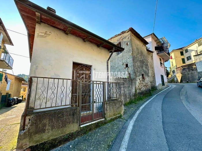 Casa con 6 locali in vendita in Via Nucleo Mirteto Alto, Mirteto, Massa