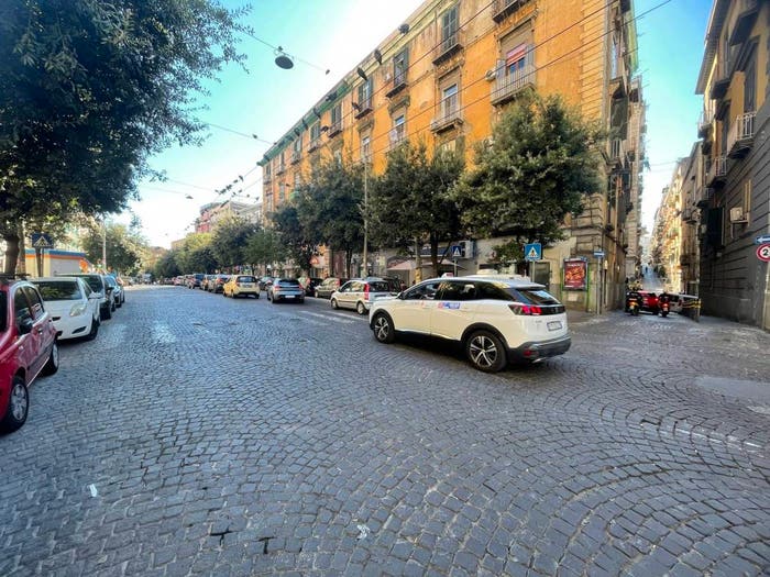 Appartamento con 5 locali in vendita in Vico della Neve, Stella Materdei, Napoli