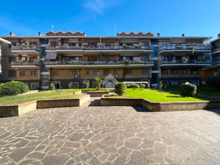 Appartamento trilocale in vendita in Via Pierfranco Bonetti, Mostacciano, Roma