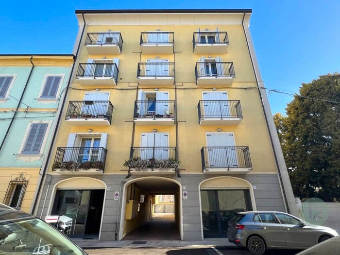Appartamento trilocale in vendita in Via Volturno, Centro, Mirandola