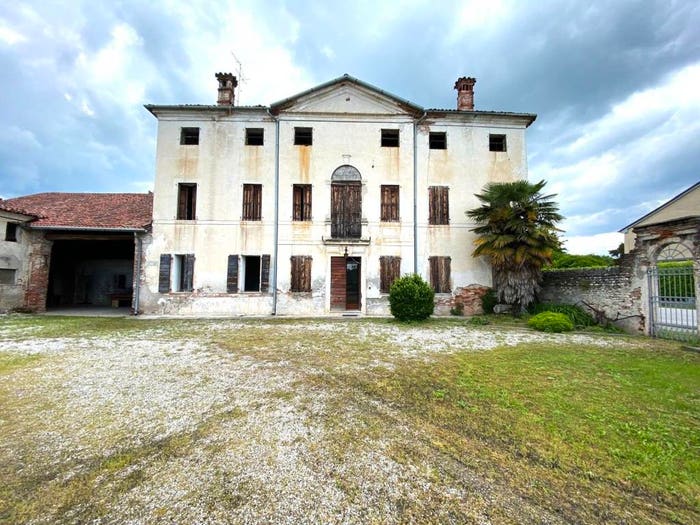 Casa con 6 locali in vendita in Pozzoleone