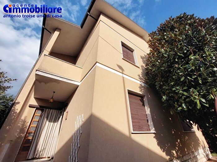 Appartamento con 6 locali in vendita in Via Abate Barni, Centro, Monsummano Terme