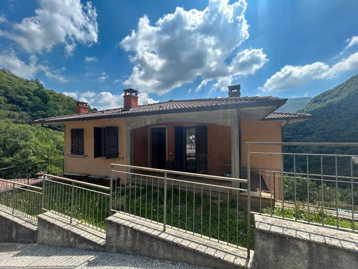 Casa con 6 locali in vendita in Via Belleboni, Gombio, Polaveno