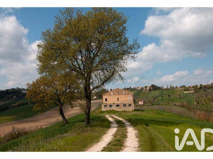 Casa con 6 locali in vendita in Via contrada miciangelo, Monte San Pietrangeli