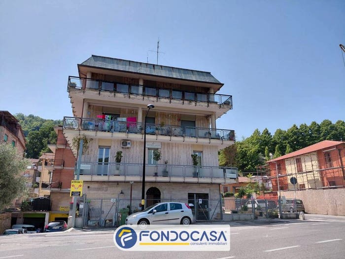 Appartamento quadrilocale in vendita in Viale Treviri, Ascoli Piceno