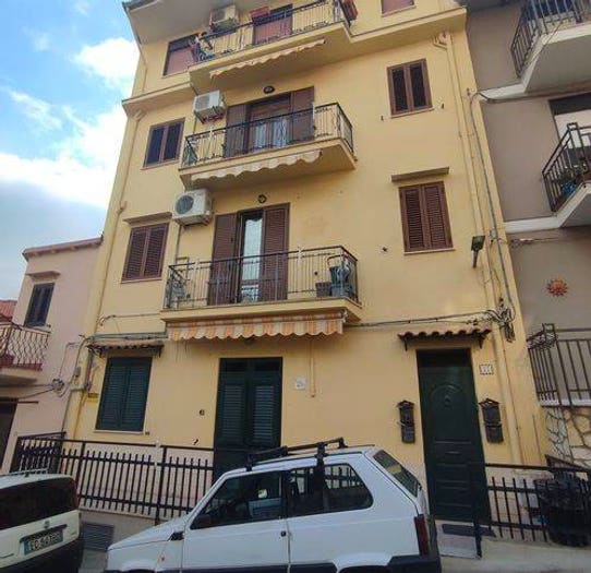 Appartamento con 5 locali in vendita in Via Madonna Del Carmine, Montelepre